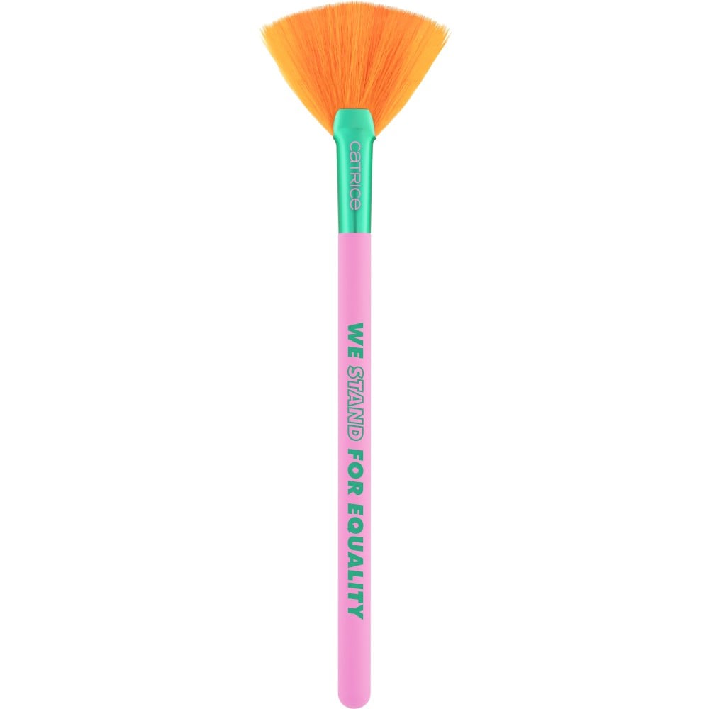 Catrice - Highlighter Pinsel - WHO I AM - Highlighter Brush - WE STAND FOR  EQUALITY | Face Brushes | Brushes | Brushes & Tools